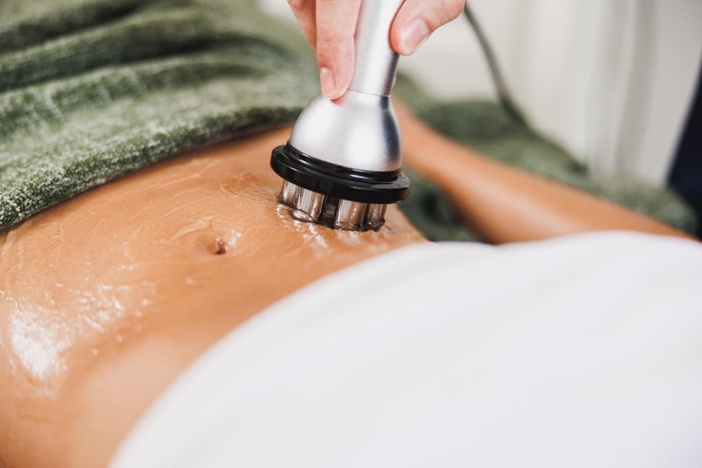 ExoSkin body contouring and recovery treatment—clinical-grade cryo and EMS in a clinical setting.